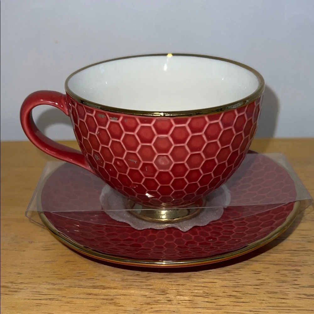Abeille & Amour Elegant Porcelain Honeycomb Teacup and Saucer Set New